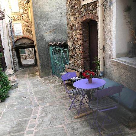 Logement Neuf Centre Du Village Aux Pieds Du Chateau Grimaud Exterior foto