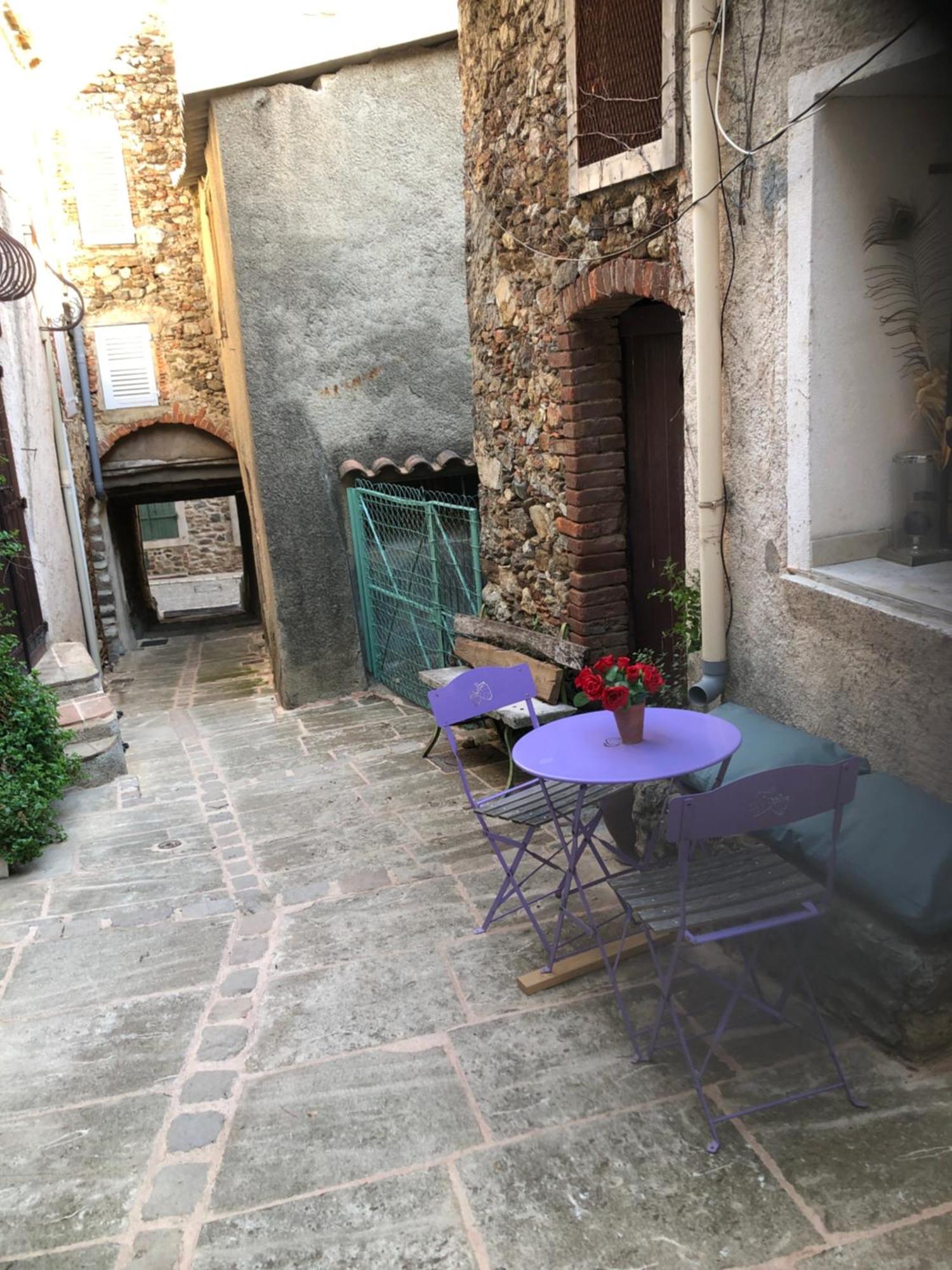 Logement Neuf Centre Du Village Aux Pieds Du Chateau Grimaud Exterior foto